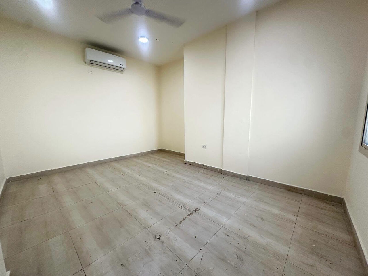 Gudaibiya, Apartments, Flats, Houses & Villas, BHD 220/month,  2 BR,  Gudaibiya:- Rooftop 1BHK Flat On Rent With ACs.Close To Rock Bakery.  Bd 220/- With EWA