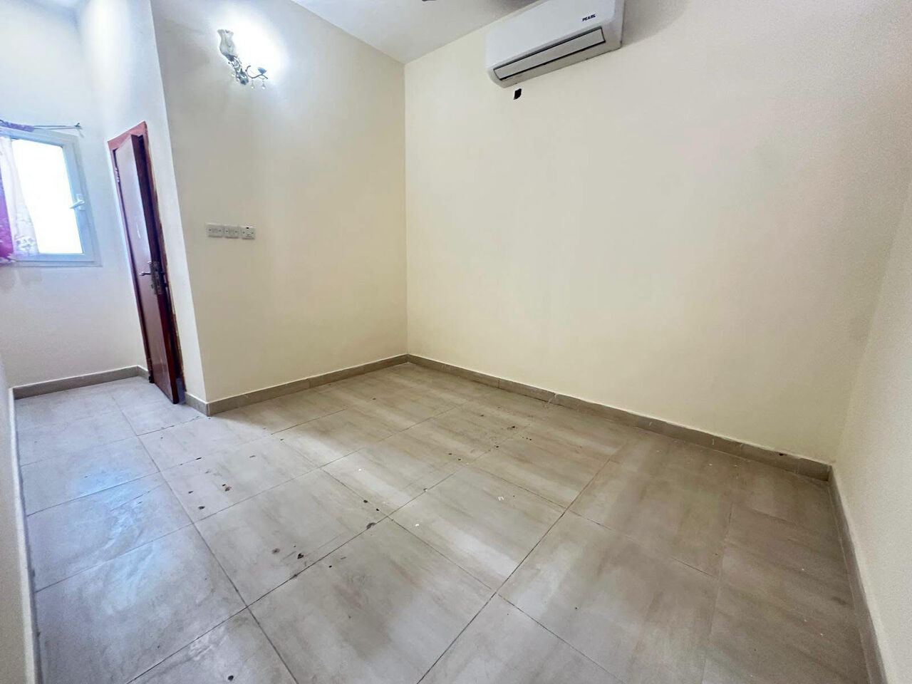 Gudaibiya, Apartments, Flats, Houses & Villas, BHD 220/month,  2 BR,  Gudaibiya:- Rooftop 1BHK Flat On Rent With ACs.Close To Rock Bakery.  Bd 220/- With EWA