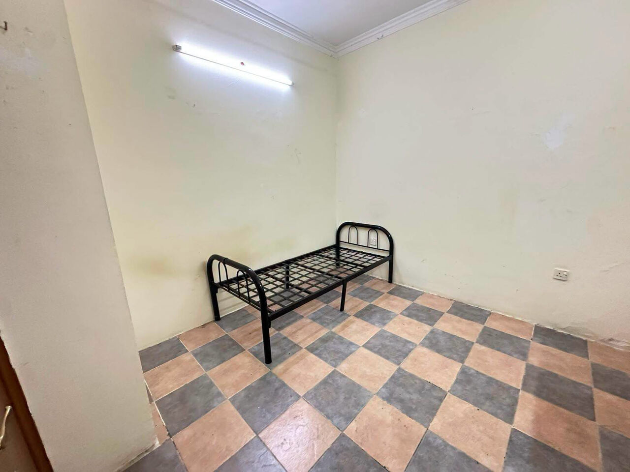 Gudaibiya, Apartments, Flats, Houses & Villas, BHD 130/month,  Gudaibiya:- Studio Flat For Rent With A/C.  📌 Close To Aster Clinic.  Bd 130/- With EWA