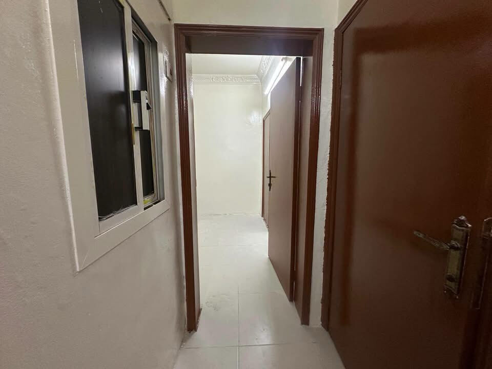 Gudaibiya, Apartments, Flats, Houses & Villas, BHD 130/month,  Gudaibiya :- Studio Unfurnished Flat On Rent With A/C.  Bd 130/- With Unlimited Ewa.