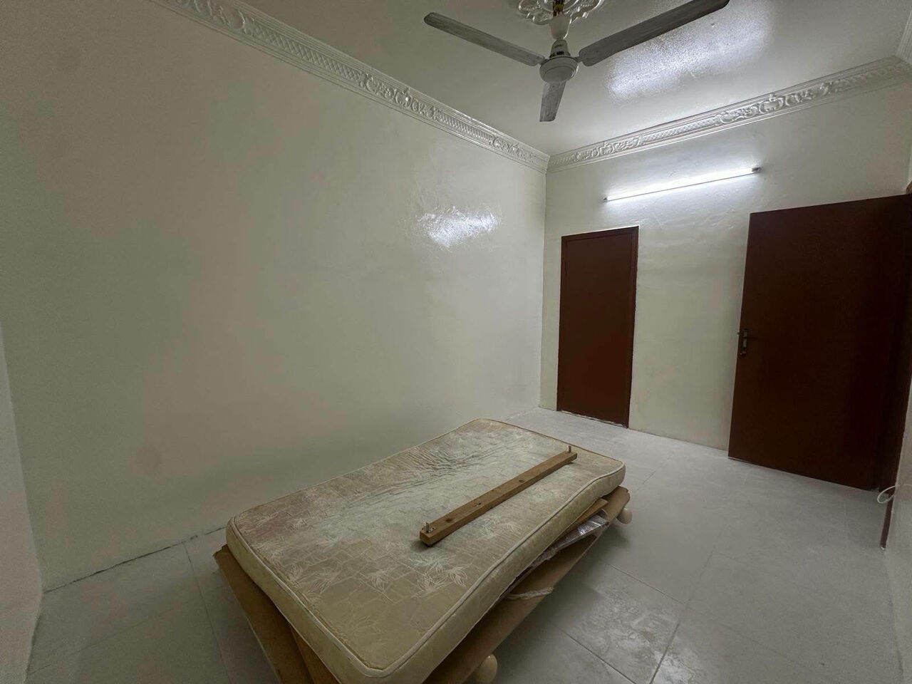Gudaibiya, Apartments, Flats, Houses & Villas, BHD 130/month,  Gudaibiya :- Studio Unfurnished Flat On Rent With A/C.  Bd 130/- With Unlimited Ewa.