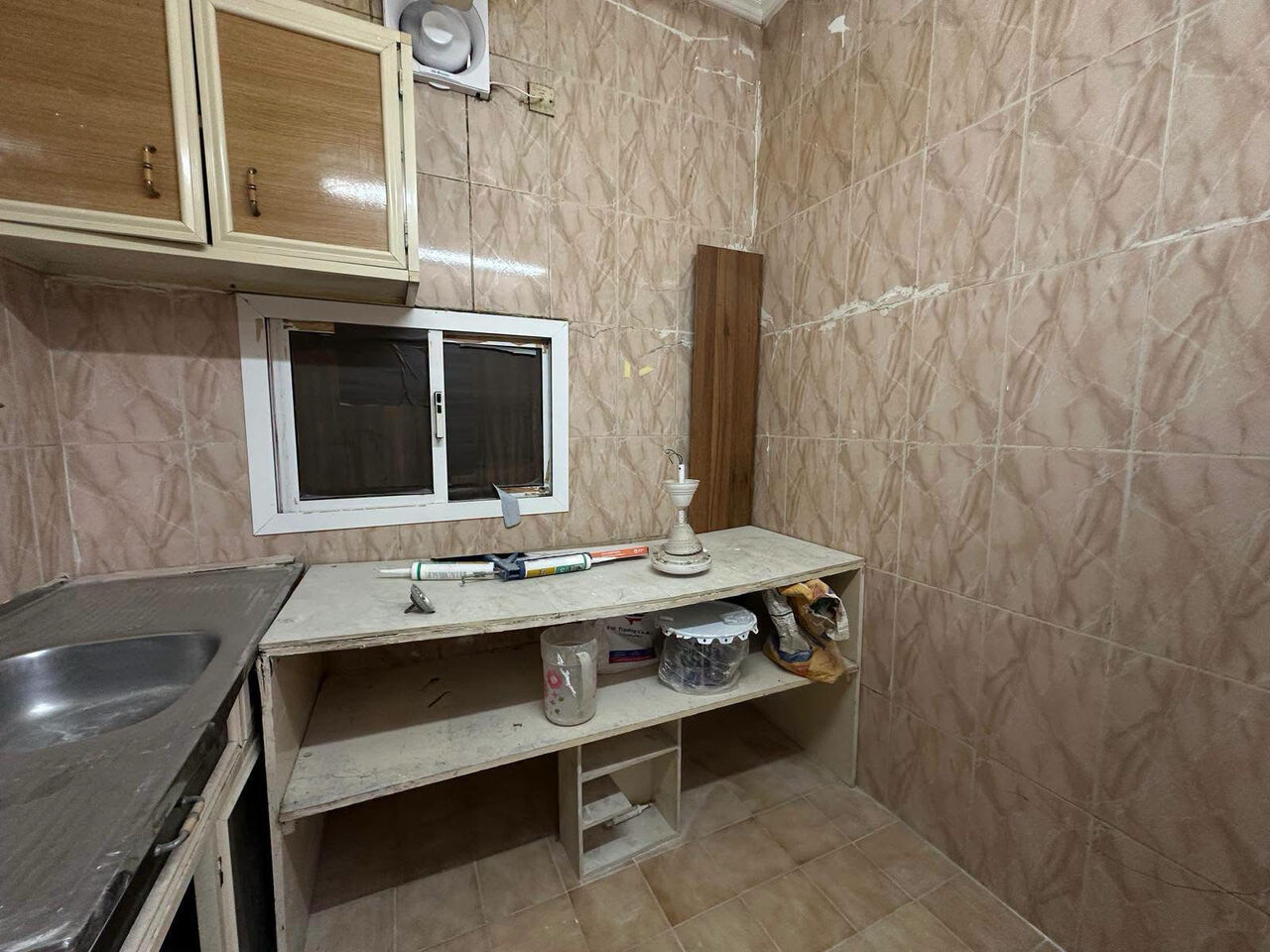 Gudaibiya, Apartments, Flats, Houses & Villas, BHD 130/month,  Gudaibiya :- Studio Unfurnished Flat On Rent With A/C.  Bd 130/- With Unlimited Ewa.