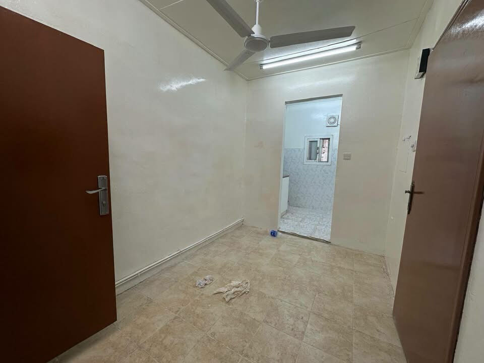 Gudaibiya, Apartments, Flats, Houses & Villas, BHD 140/month,  1 BR,  Gudaibiya :- 1Bhk Unfurnished Flat On Rent With A/C.  Bd 140/- With Unlimited Ewa