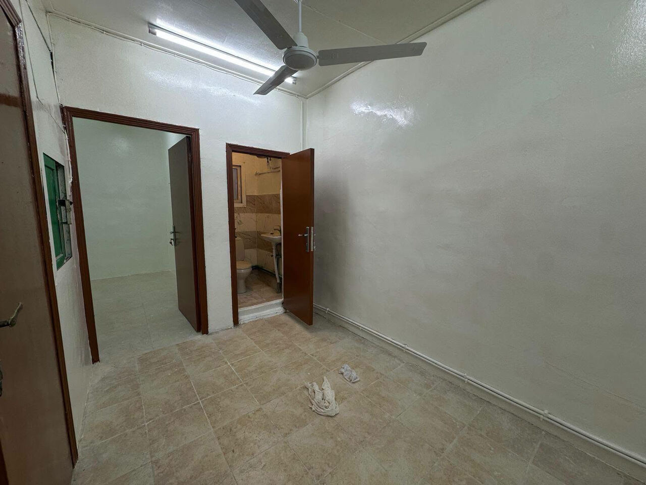 Gudaibiya, Apartments, Flats, Houses & Villas, BHD 140/month,  1 BR,  Gudaibiya :- 1Bhk Unfurnished Flat On Rent With A/C.  Bd 140/- With Unlimited Ewa