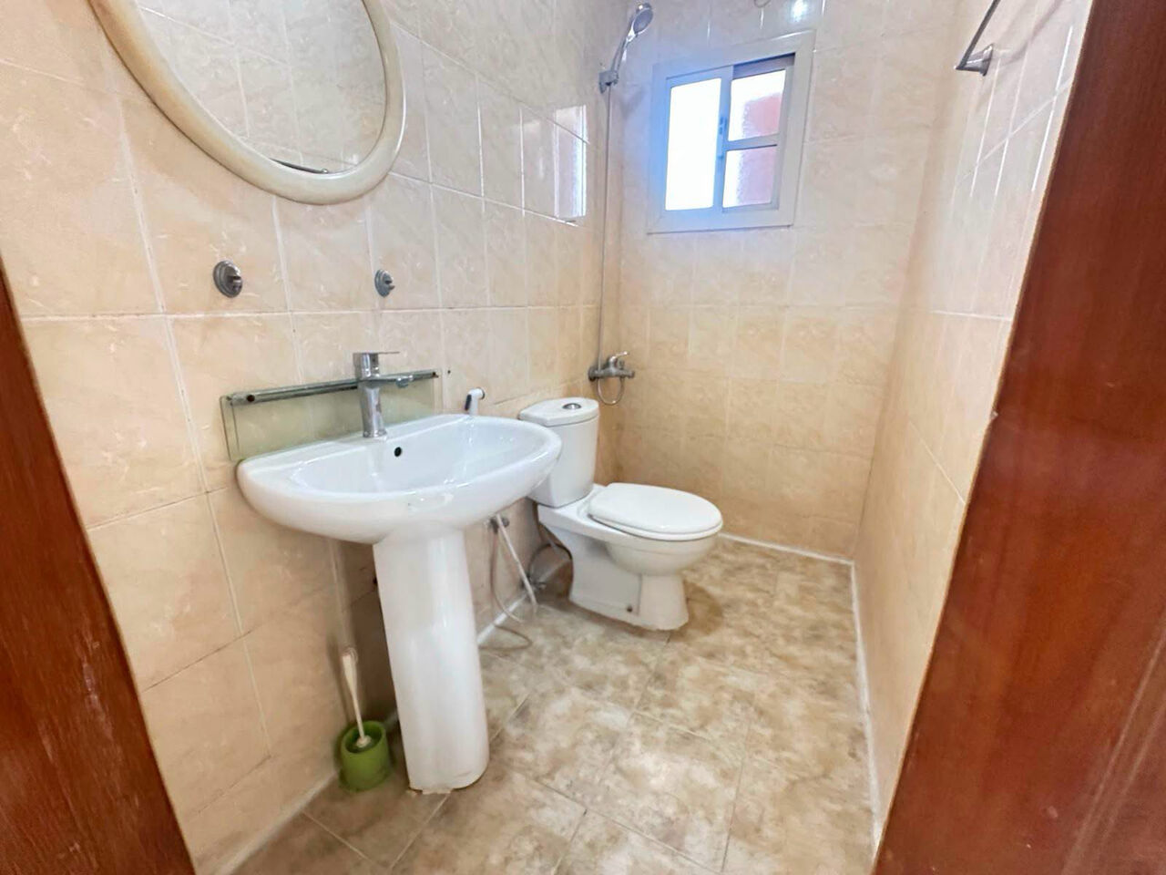 Gudaibiya, Apartments, Flats, Houses & Villas, BHD 250/month,  2 BR,  Gudaibiya:- 2BHK Unfurnished Flat On Rent With A/Cs.  Bd 250/- With Ewa.
