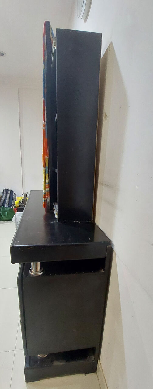 Al Malaz, Furniture, SAR 80,  Dressing Table With Mirror NEGOTIABLE!
