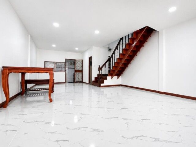 Bangkok, Villas, THB 18000,  20 Sq. Feet,  HR 10241 2-story House For Rent, 3 Bedrooms, Lat Phrao Wang Hin. Near Ramintra Expressway