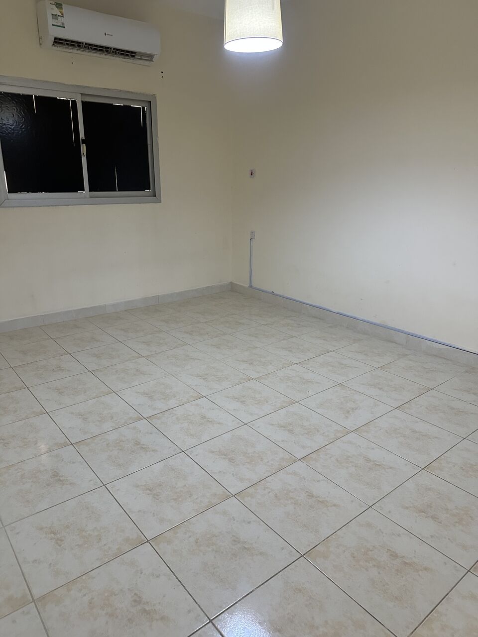 Al Malaz, Rooms for Rent, SAR 1250/month,  I Am Offering One Room (only For Sri Lankan) In My Family Flat. Sharing Kitchen