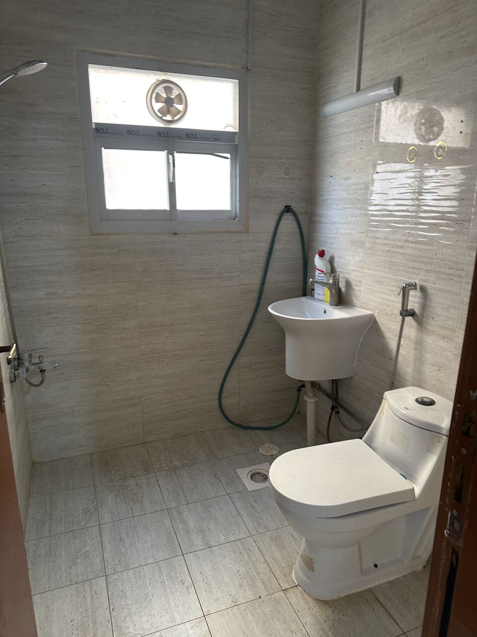 Al Malaz, Rooms for Rent, SAR 1250/month,  I Am Offering One Room (only For Sri Lankan) In My Family Flat. Sharing Kitchen