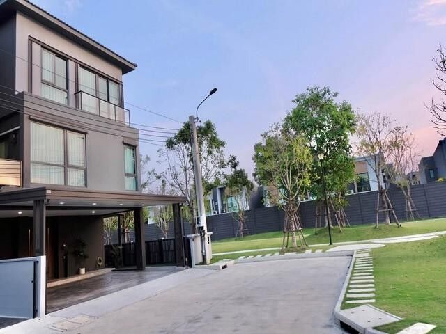 Bangkok, Real Estate For Sale, THB 12900000,  4 BR,  0 Sq. Feet,  HS 1996 Luxury House For Sale, 3 Floors, 241 Sq M, 4 Bedrooms, Baan Klang Muang The