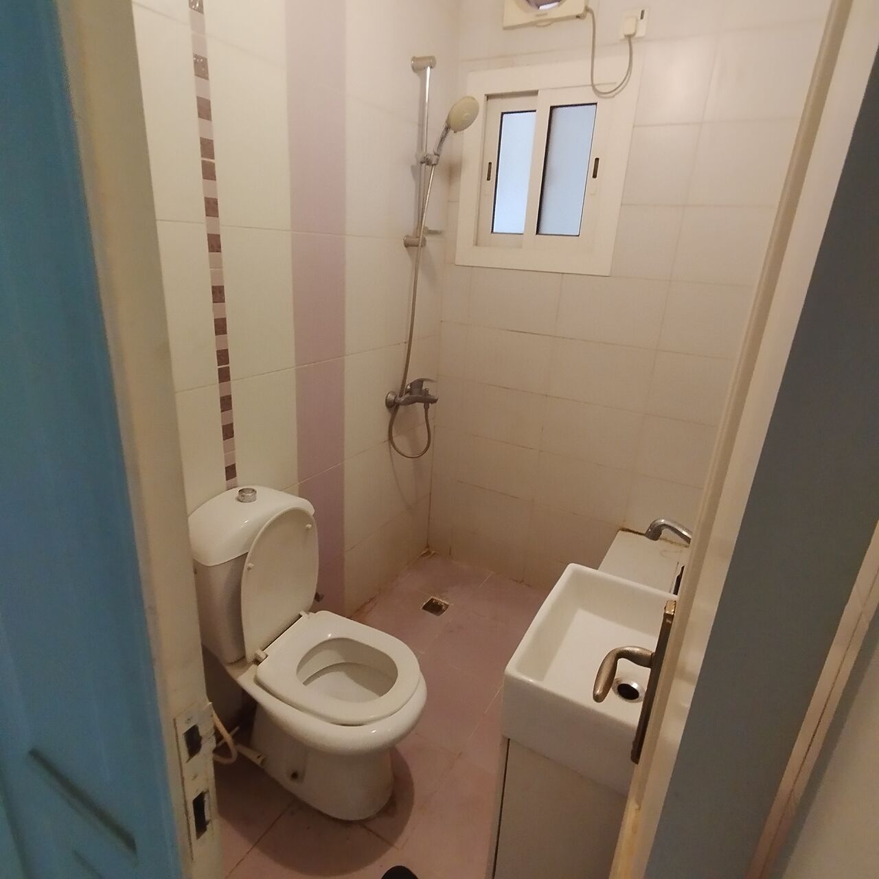 Jeddah, Rooms for Rent, SAR 1200/month,  Fully Furnished Room For Rent &ndash; Al Waha A Single, Fully Furnished Room With An Attached Ba
