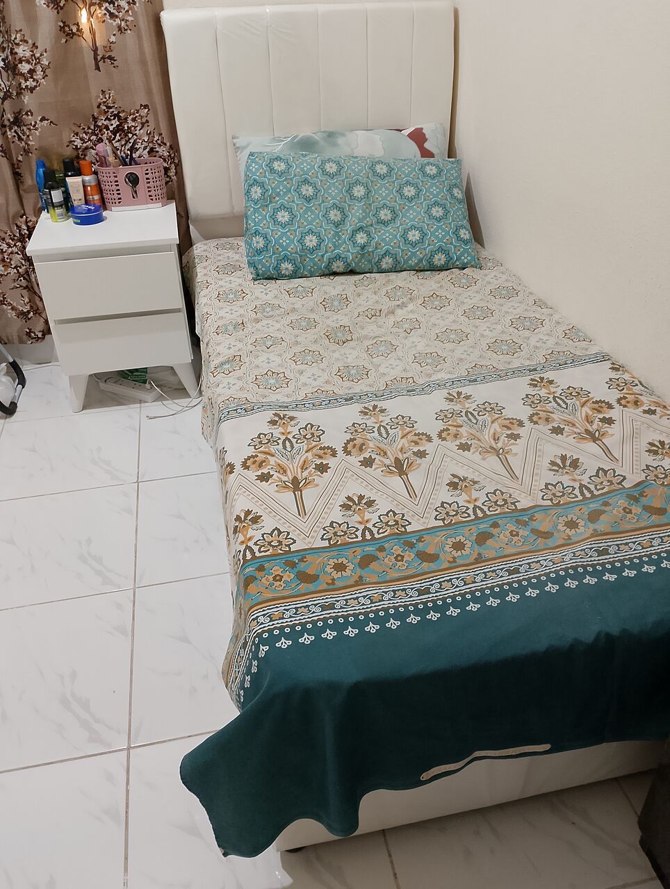 Jeddah, Furniture, SAR 400,  Single Bed With Side Drawers & 2-Door Wardrobe &ndash; Like New