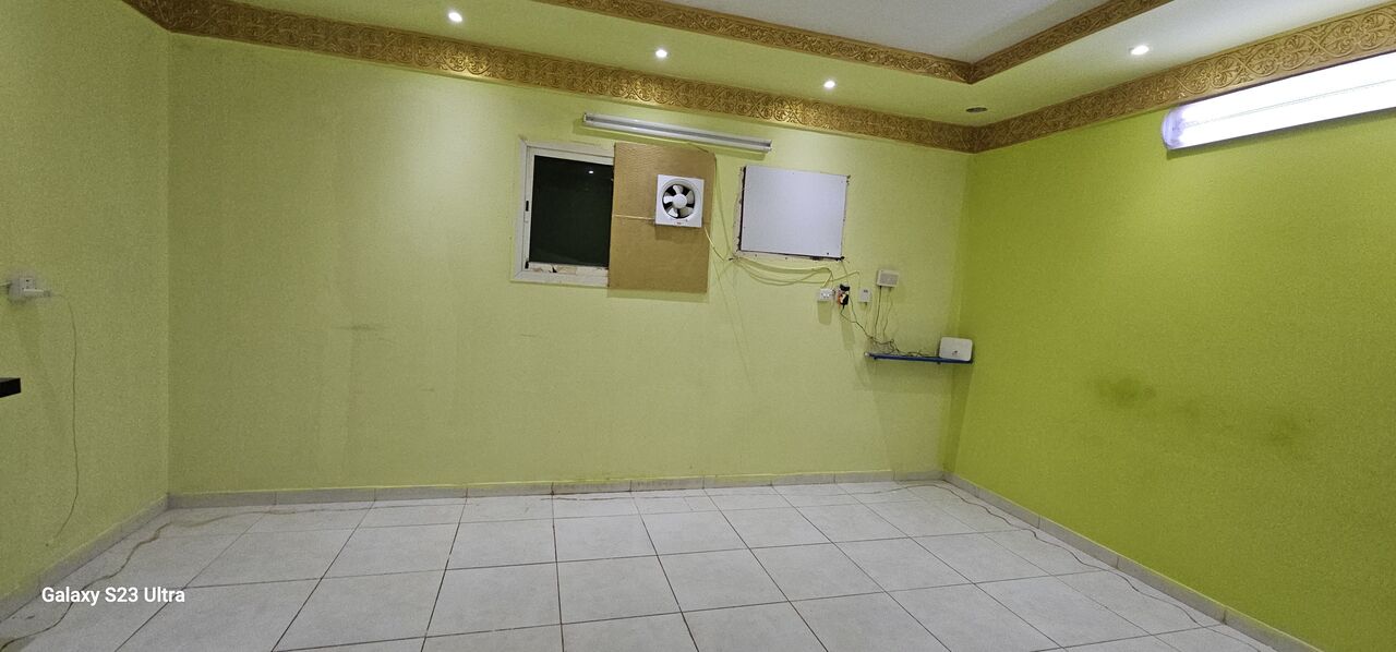 Riyadh, Rooms for Rent, SAR 850,  *Big Room With Attached Bathroom For Rent - Near Samoo Supermarket,