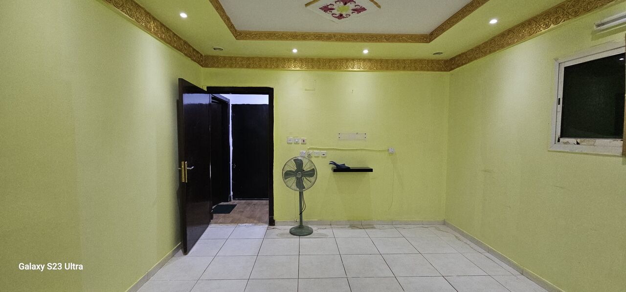 Riyadh, Rooms for Rent, SAR 850,  *Big Room With Attached Bathroom For Rent - Near Samoo Supermarket,