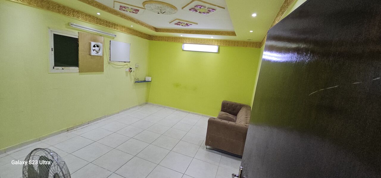 Riyadh, Rooms for Rent, SAR 850,  *Big Room With Attached Bathroom For Rent - Near Samoo Supermarket,