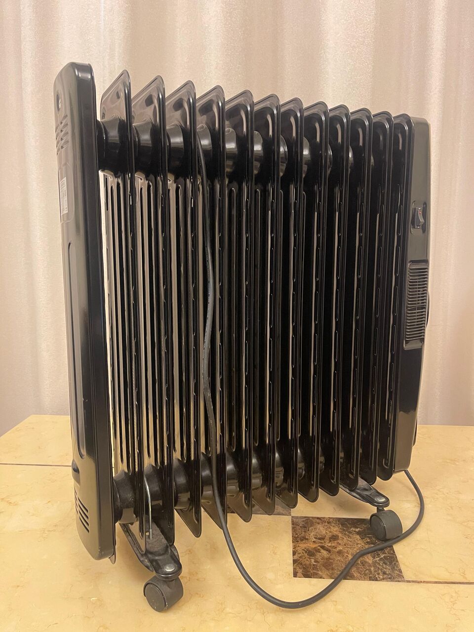 Juffair, Appliances, BHD 15,  Black+Decker 13 Fin Oil Radiator Heater 2500W &mdash; Excellent Condition