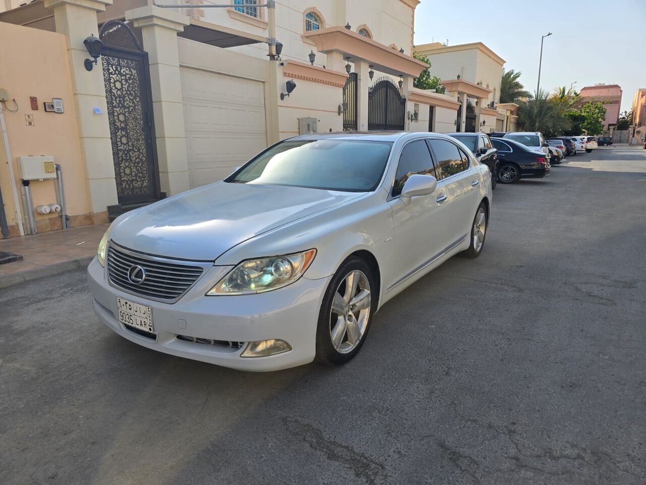 Jeddah, Vehicles, Cars & Trucks , SAR 26000,  Lexus LS 460,  2007,  Automatic,  280000 KM,  Lexus LS460 Full Option Price Negotiable