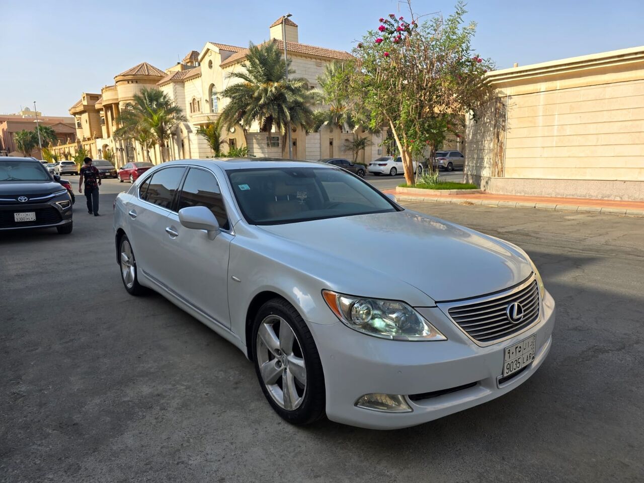 Jeddah, Vehicles, Cars & Trucks , SAR 26000,  Lexus LS 460,  2007,  Automatic,  280000 KM,  Lexus LS460 Full Option Price Negotiable