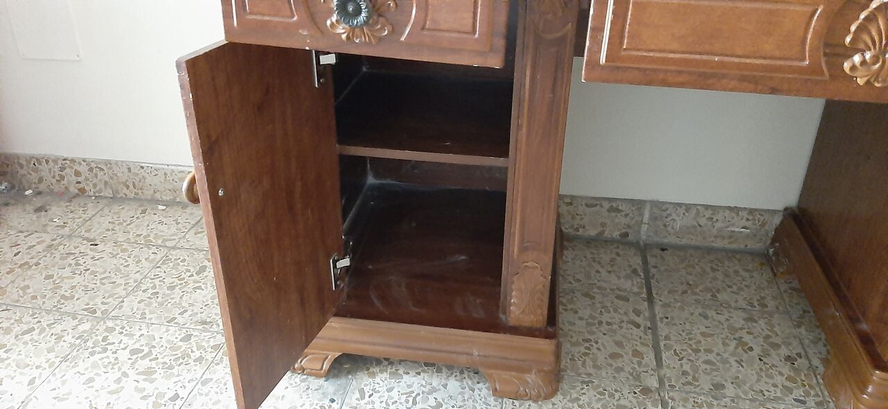 Muharraq, Furniture, BHD 5,  Drawer Table For TV Stand At Throwaway Price Of BD 5/- Only