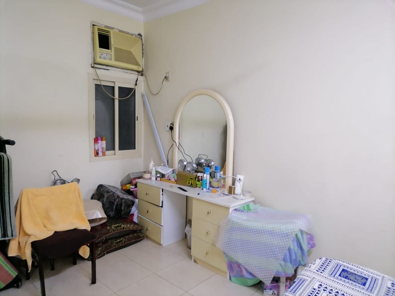 Riyadh, Housing Exchanges, SAR 800/month,  1 BR,  Furnished Room Available In A Family Flat In Al Aqrabia, With A Separate Bathroom.