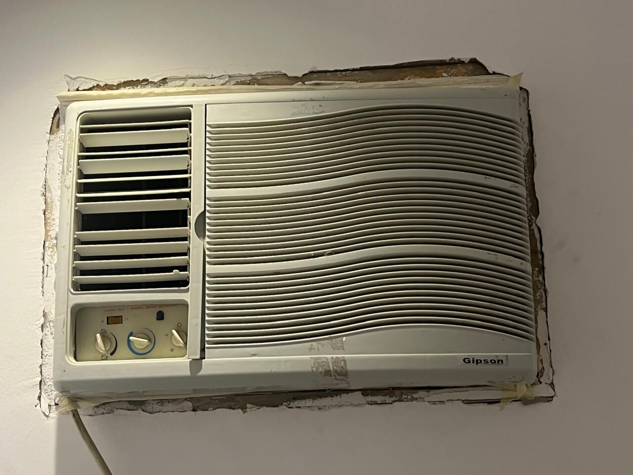 Jeddah, Household Items, SAR 300200,  A/C (Gibson) 300 SAR & Oven Four Burner  (General Company) 200 SAR