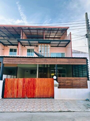 Bangkok, Villas, THB 15999,  30 Sq. Feet,  Rama 9 Townhouse, 2 Floors, Corner Unit, 3 Bedrooms, 3 Bathrooms, Cheapest Right Now In
