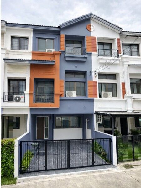 Bangkok, Villas, THB 37999,  32 Sq. Feet,  Ratchada-Mengjai Pracha Uthit, Luxury Townhome, 3 Floors, 4 Bedrooms, 5 Bathrooms,