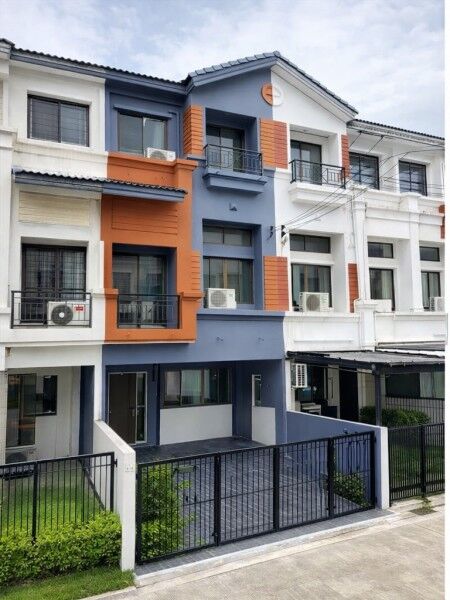 Bangkok, Villas, THB 37998,  32 Sq. Feet,  Mengjai 650 M. Ratchada-Mengjai Very Large, Luxury Townhome, 3 Floors, 4 Bedrooms, 5