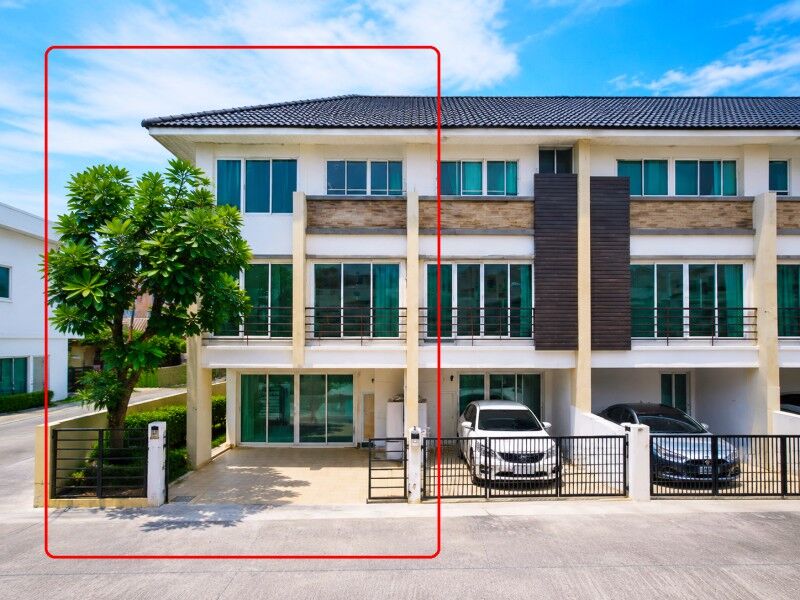 Bangkok, Villas, THB 19998,  22 Sq. Feet,  Phatthanakan 35-45 Townhome, 3 Floors, 3 Bedrooms, 3 Bathrooms, Near Thai-Japanese