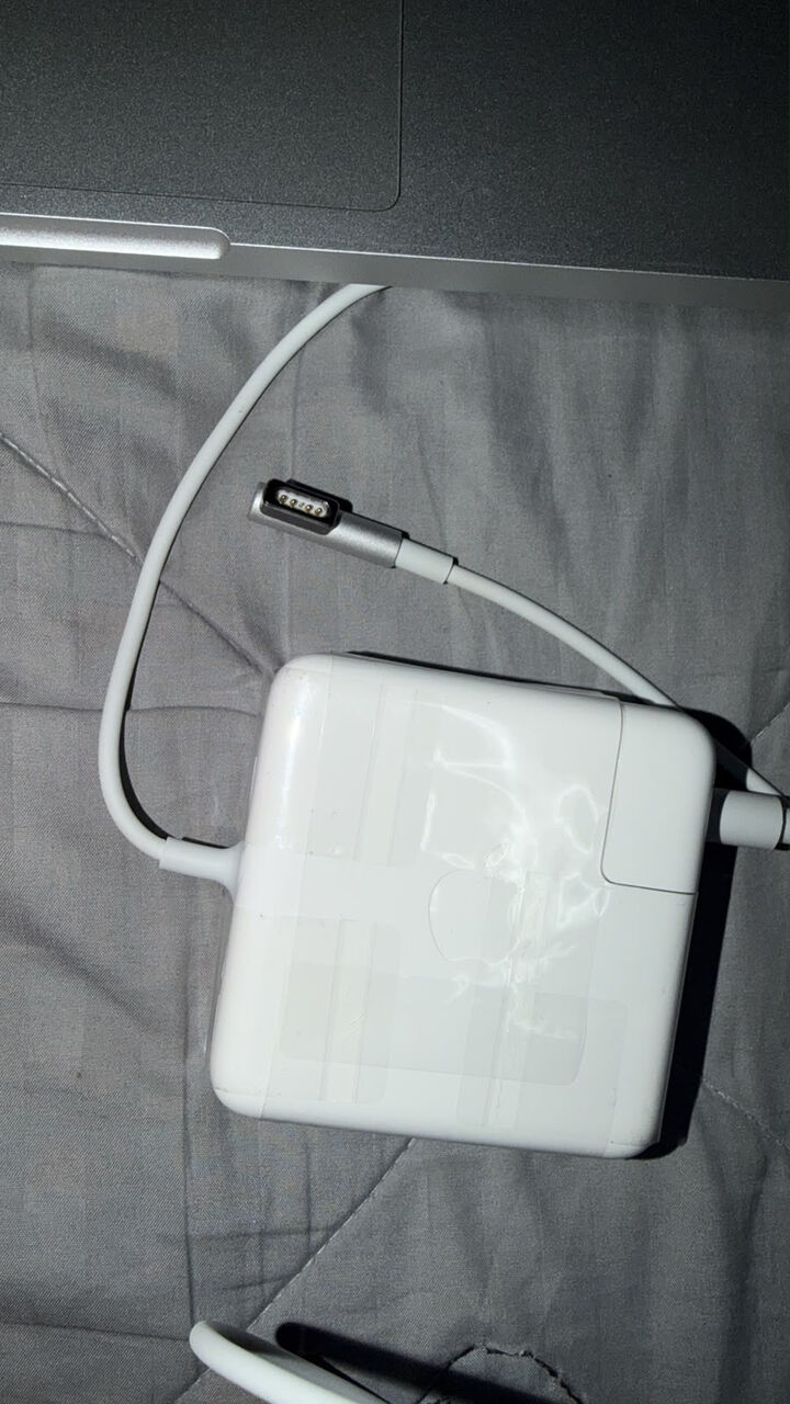 Manama, Tablet Computers, BHD 65,  Macbook Pro For Sell Urgent 2012 4 Gb Ram Its Like New