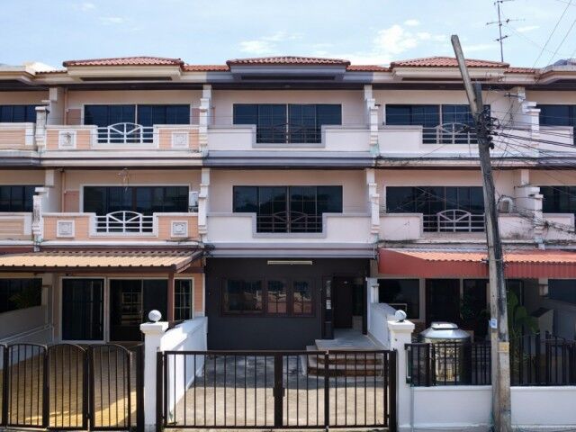 Bangkok, Villas, THB 9499,  20 Sq. Feet,  Near Sammakorn Market, Ramkhamhaeng, 850 M. Rat Phatthana Townhome, 3 Floors, 5 Bedrooms,