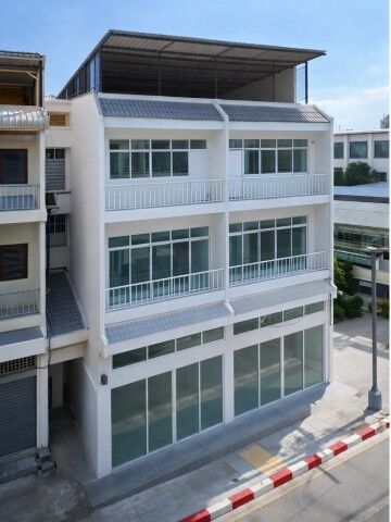 Bangkok, Villas, THB 44998,  56 Sq. Feet,  Showrooms, 2 Shophouses, Corner Room, Size 56.5 Sq M, 900 Sq M, Near MRT Sri Udom 400 M.