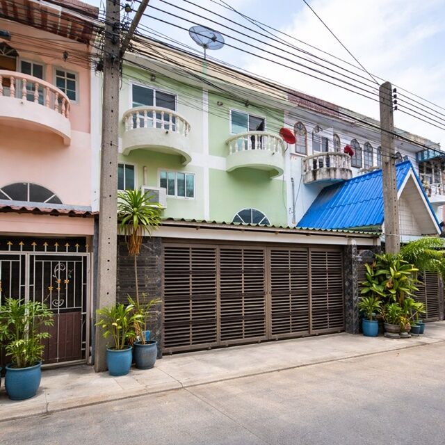 Bangkok, Villas, THB 4999,  19 Sq. Feet,  Liapwaree Townhouse, 2 And A Half Floors, Near The Extenso, With Rooftop, 2 Bedrooms, 2