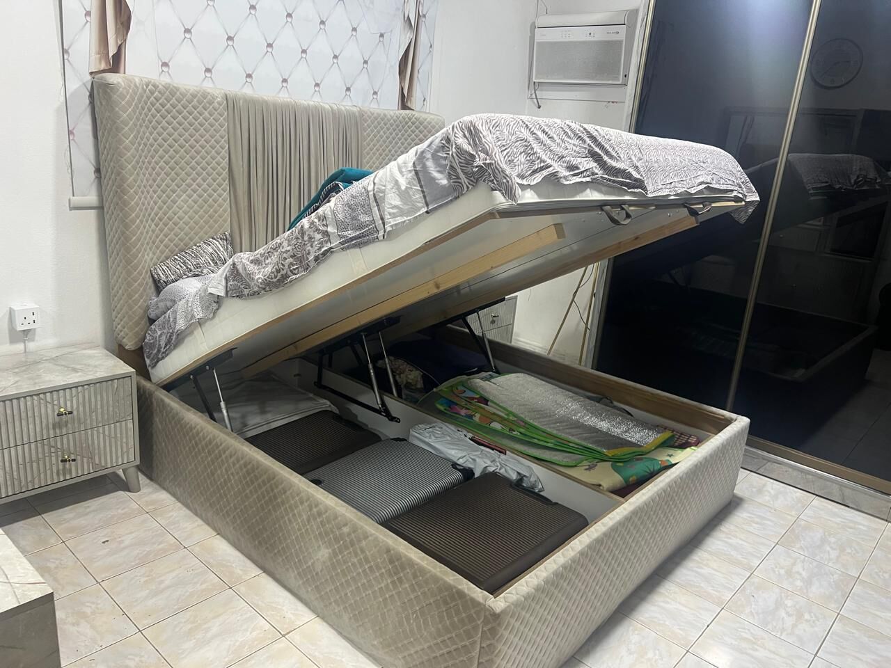 Riyadh, Household Items, SAR 1,  Bed With Storage, Bed Table, Coffee Table, 6 Dining Chairs