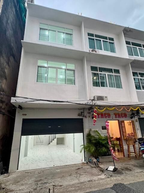 Bangkok, Villas, THB 50000,  1 Sq. Feet,  Townhouse For Rent, 4 Floors, 180 Sq M, Soi Sathorn 11, Intersection 3, Near BTS St.