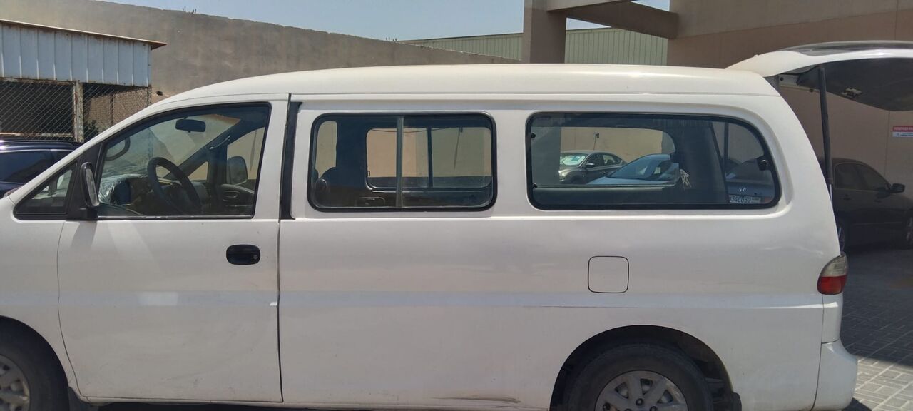 Tubli, Vehicles, Cars & Trucks , BHD 650,  HYUNDAI H1 VAN 2.4 LTR,  2005,  Manual,  234000 KM,   MODEL  FOR SALE