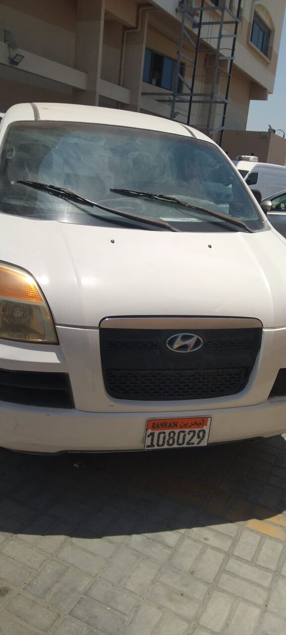 Tubli, Vehicles, Cars & Trucks , BHD 650,  HYUNDAI H1 VAN 2.4 LTR,  2005,  Manual,  234000 KM,   MODEL  FOR SALE