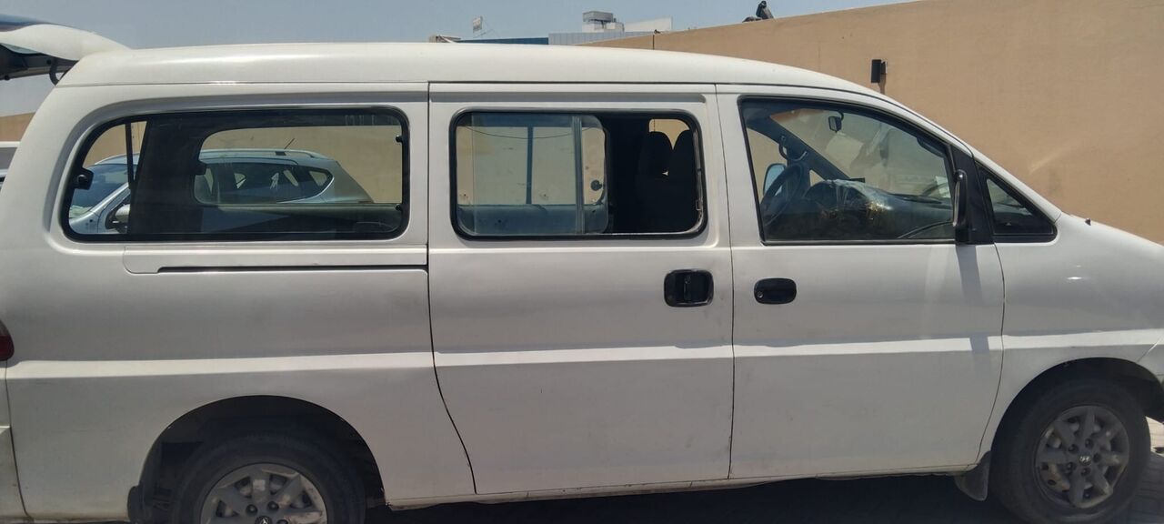 Tubli, Vehicles, Cars & Trucks , BHD 650,  HYUNDAI H1 VAN 2.4 LTR,  2005,  Manual,  234000 KM,   MODEL  FOR SALE