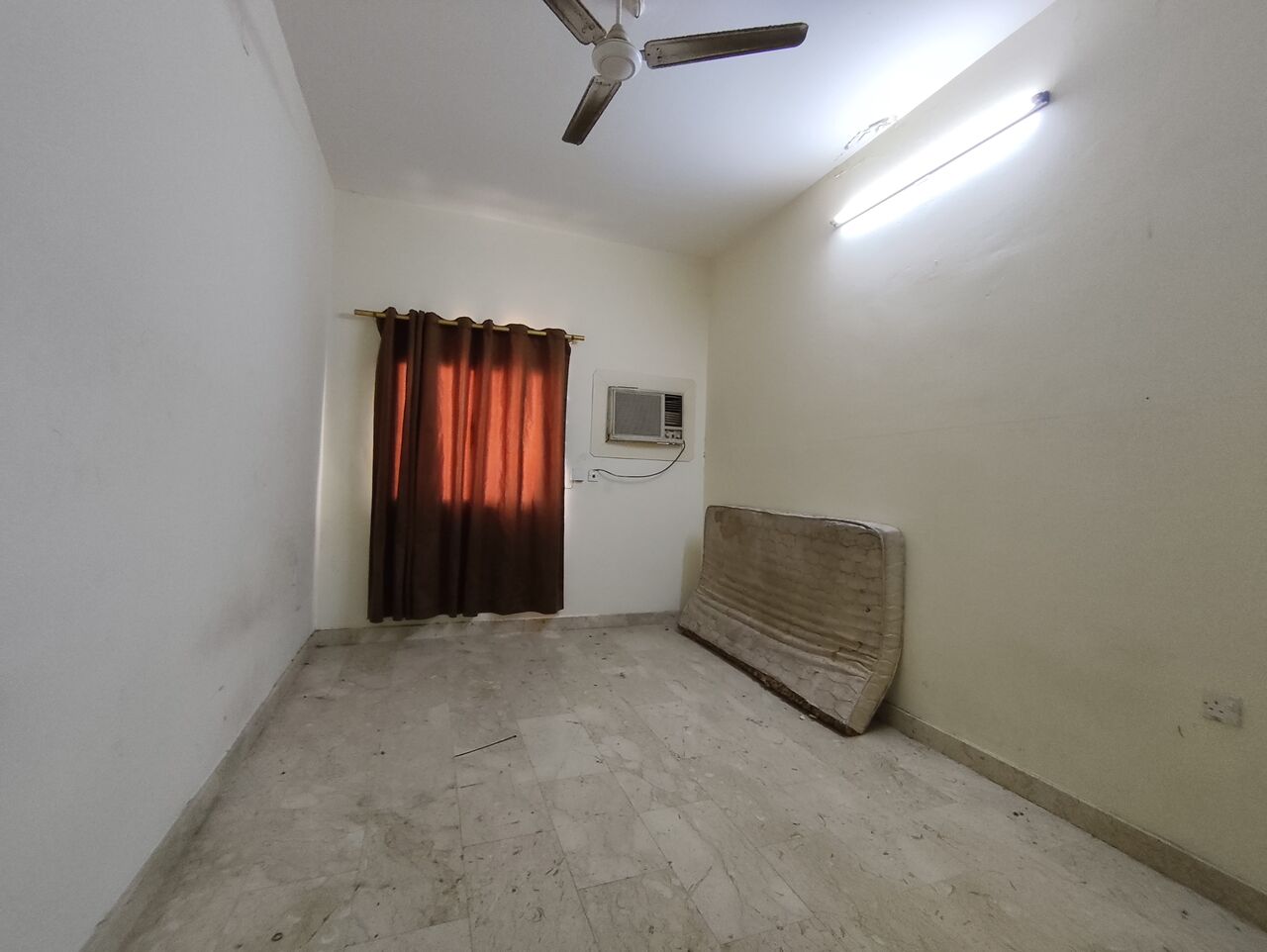 Hidd, Apartments, Flats, Houses & Villas, BHD 130/year,  2 BR,  Hidd:- 2Bhk Flat On Rent With Acs..
