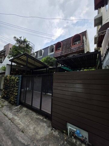 Bangkok, Villas, THB 120000,  36 Sq. Feet,  Townhome For Rent, 3 Floors, Corner Unit, 250 Sq M, Sathorn Soi 7, Newly Renovated, Near