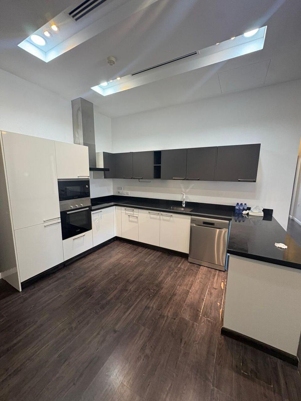 Manama, Apartments, Flats, Houses & Villas, BHD 350/month,  3 BR,  100 Sq. Meter,  For Rent &ndash; Apartment In Maqabah