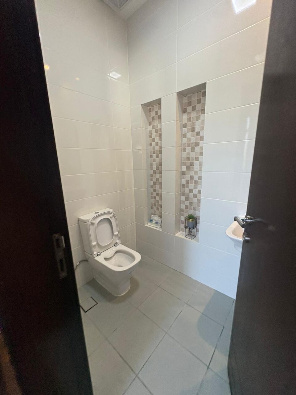 Manama, Apartments, Flats, Houses & Villas, BHD 350/month,  3 BR,  100 Sq. Meter,  For Rent &ndash; Apartment In Maqabah