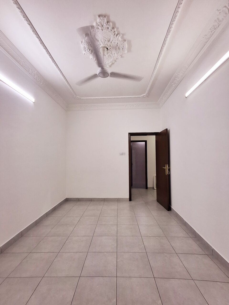 Hoora, Apartments, Flats, Houses & Villas, BHD 180/month,  2 BR,  -Very Neet & Clean 2 BHK Semi Furnished Family Flat With Ewa @180/BD In Hoora