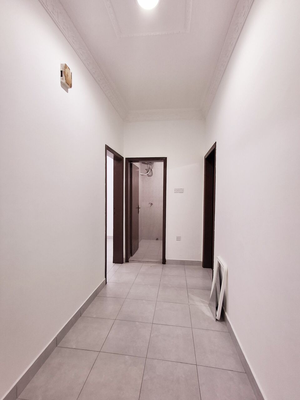 Hoora, Apartments, Flats, Houses & Villas, BHD 180/month,  2 BR,  -Very Neet & Clean 2 BHK Semi Furnished Family Flat With Ewa @180/BD In Hoora
