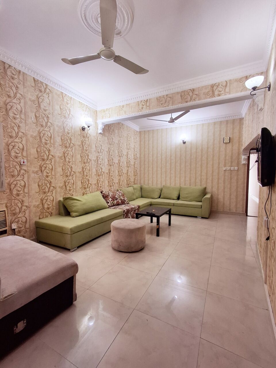 Hoora, Apartments, Flats, Houses & Villas, BHD 190/month,  Furnished,  1 BR,  -Neet & Clean Furnished 1 BHK Flat With Ewa @190/BD In Hoora