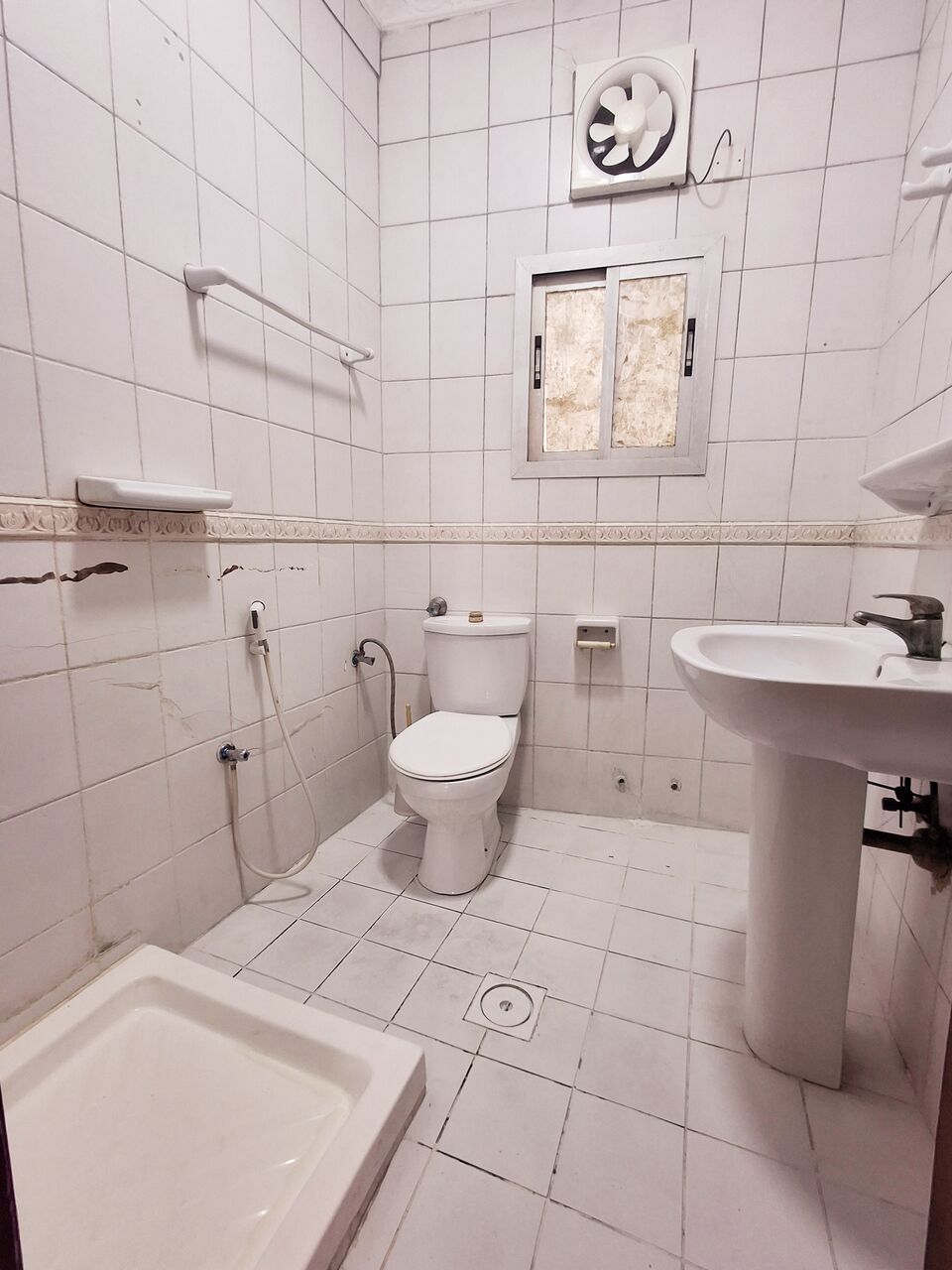Hoora, Apartments, Flats, Houses & Villas, BHD 190/month,  Furnished,  1 BR,  -Neet & Clean Furnished 1 BHK Flat With Ewa @190/BD In Hoora