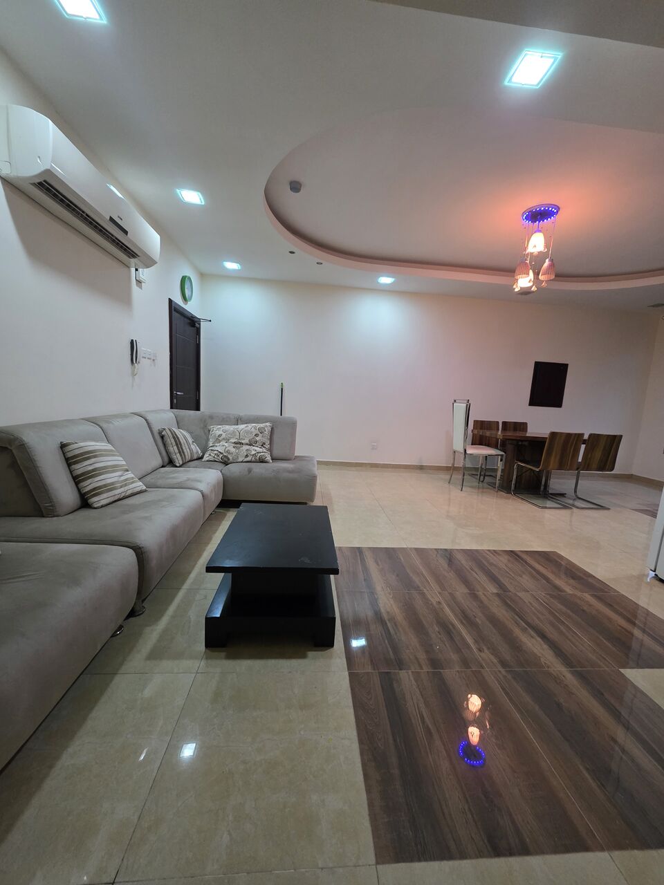 Salmaniya, Apartments, Flats, Houses & Villas, BHD 300/month,  Furnished,  2 BR,  -Very Neet & Clean Fully Furnished 2 BHK Flat With Ewa & Parking @300/BD In Salmaniya