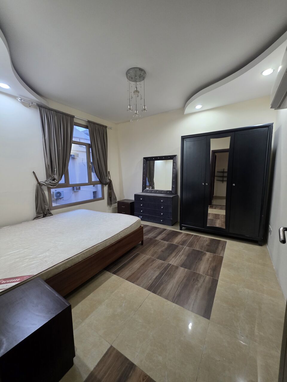 Salmaniya, Apartments, Flats, Houses & Villas, BHD 300/month,  Furnished,  2 BR,  -Very Neet & Clean Fully Furnished 2 BHK Flat With Ewa & Parking @300/BD In Salmaniya