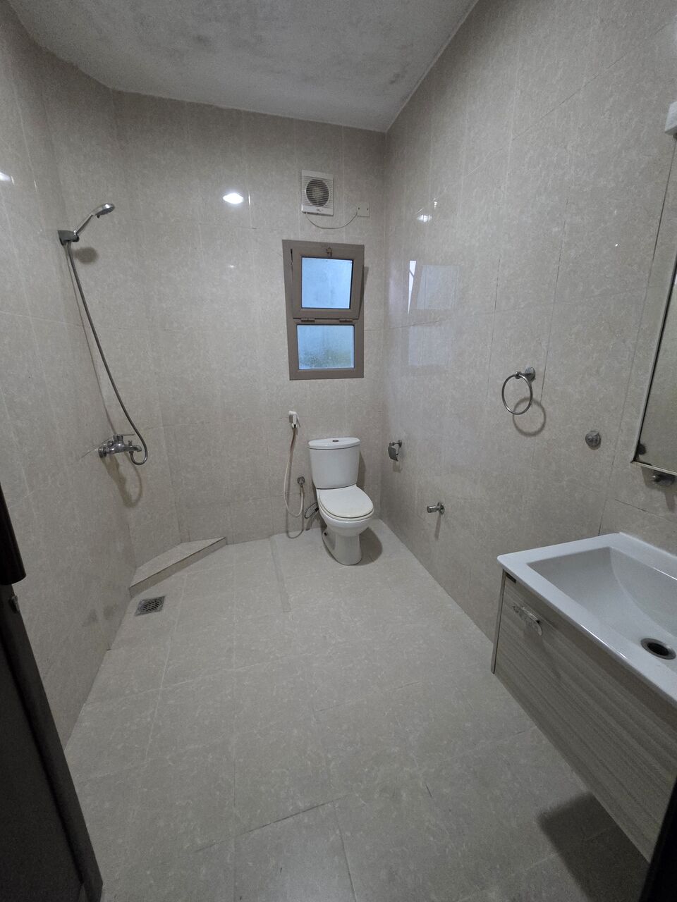 Salmaniya, Apartments, Flats, Houses & Villas, BHD 300/month,  Furnished,  2 BR,  -Very Neet & Clean Fully Furnished 2 BHK Flat With Ewa & Parking @300/BD In Salmaniya