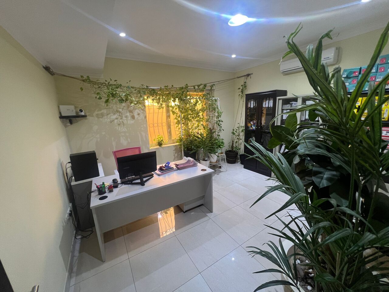 Zinj, Offices, BHD 375,  105 Sq. Meter,  Modern Semi-Fitted Office For Rent In Zinj